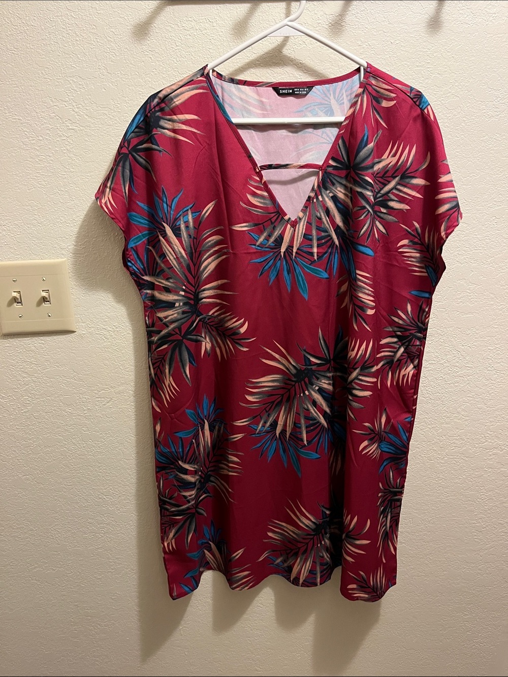 SHEIN Magenta Tropical Leaf V-Neck Dress